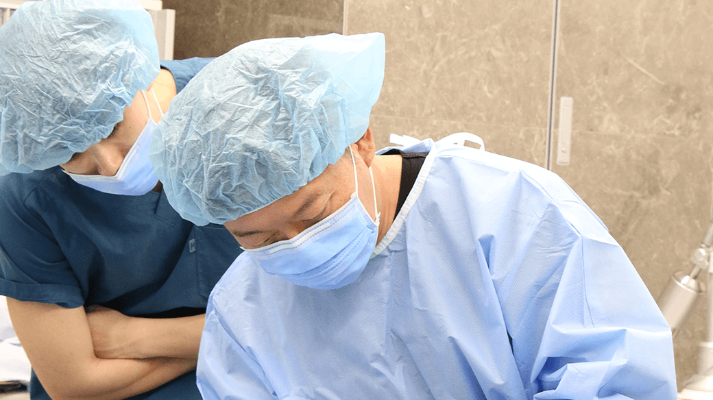 脂肪吸引のスペシャリスト中居 弘一 医師